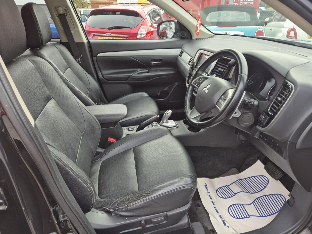 MITSUBISHI OUTLANDER