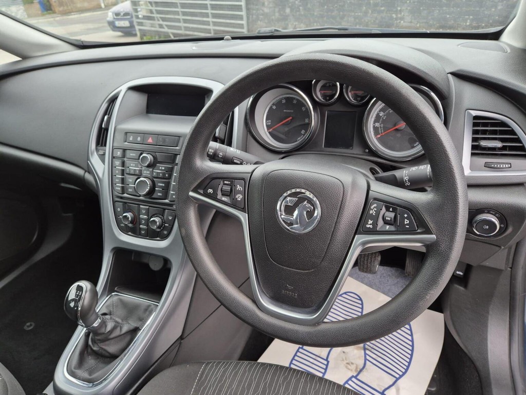 VAUXHALL ASTRA