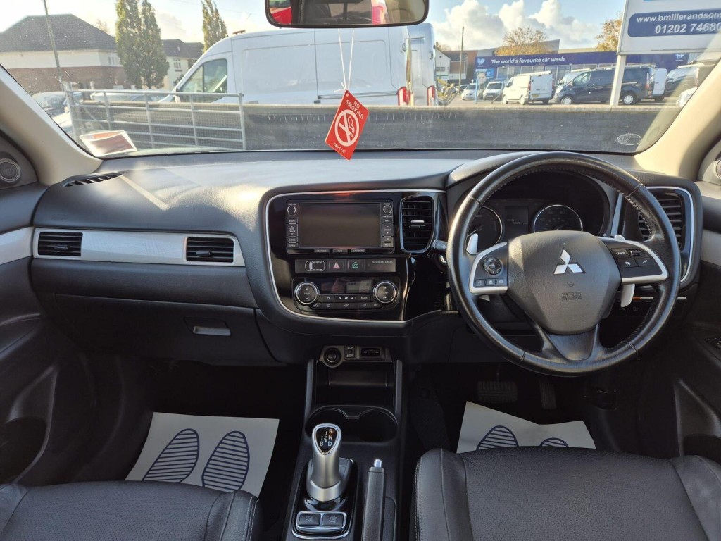 MITSUBISHI OUTLANDER