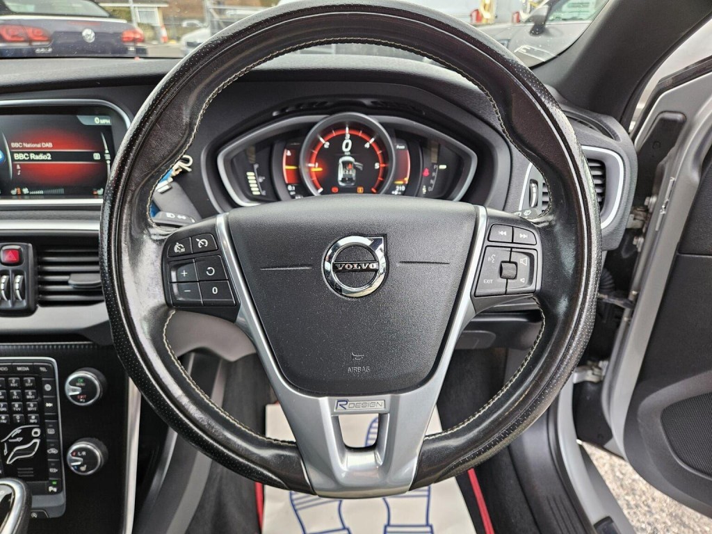 VOLVO V40