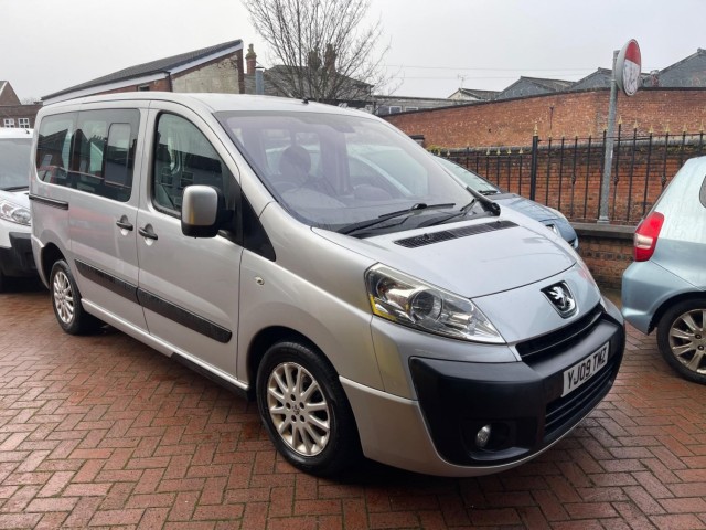 PEUGEOT  2.0 HDi Leisure L1 5dr (5/6 seats)