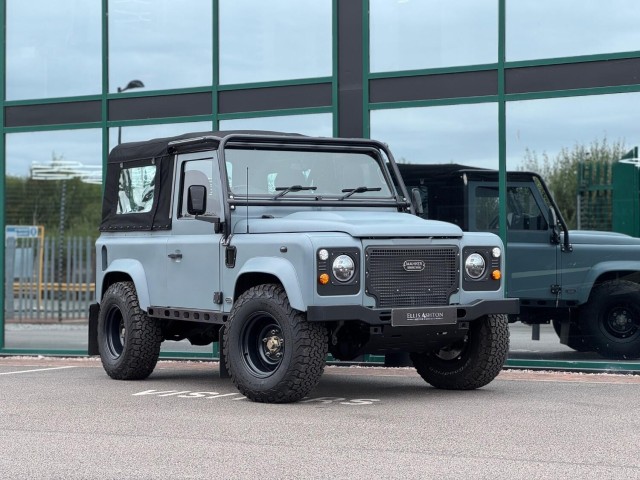 LAND ROVER DEFENDER 90