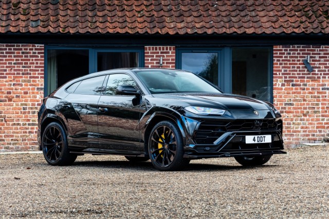 LAMBORGHINI URUS