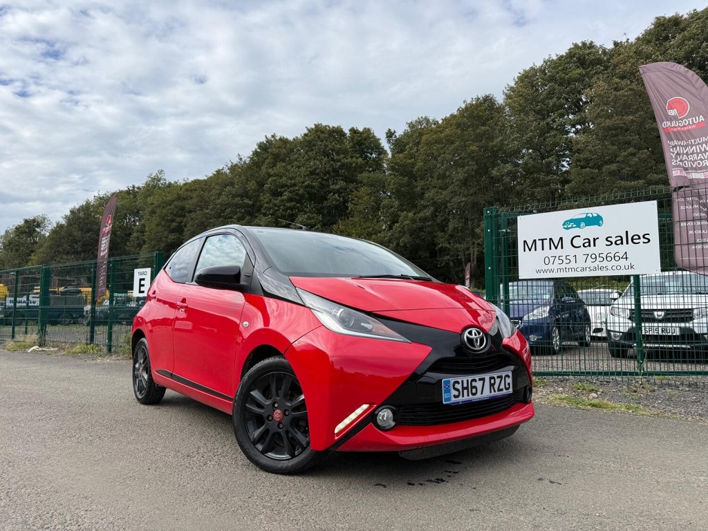 TOYOTA AYGO 1.0 VVT-i x-cite 4 Red Bi-Tone