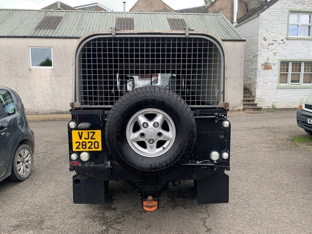 LAND ROVER DEFENDER 110