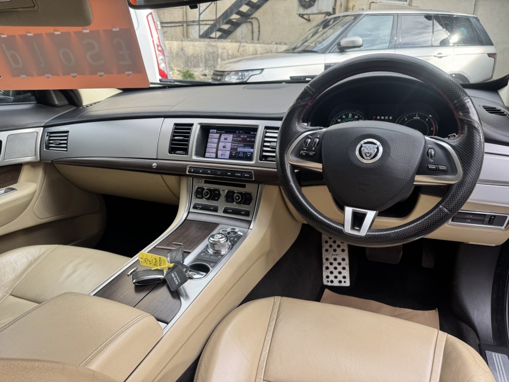 JAGUAR XF