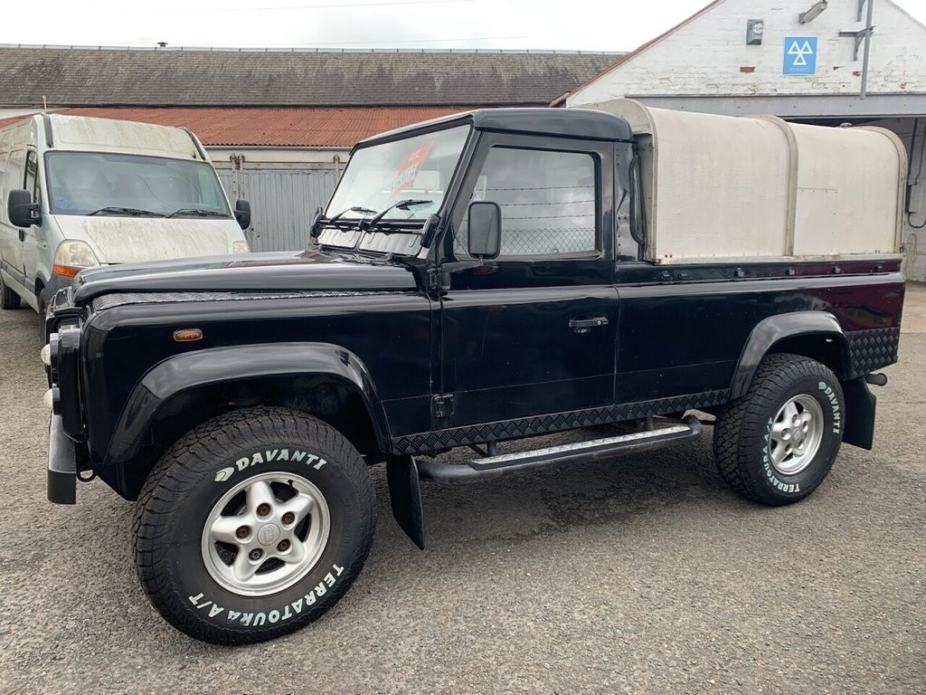 LAND ROVER DEFENDER 110