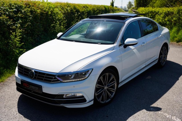 VOLKSWAGEN PASSAT 2.0 TDI BlueMotion Tech R-Line DSG Euro 6 (s/s) 4dr