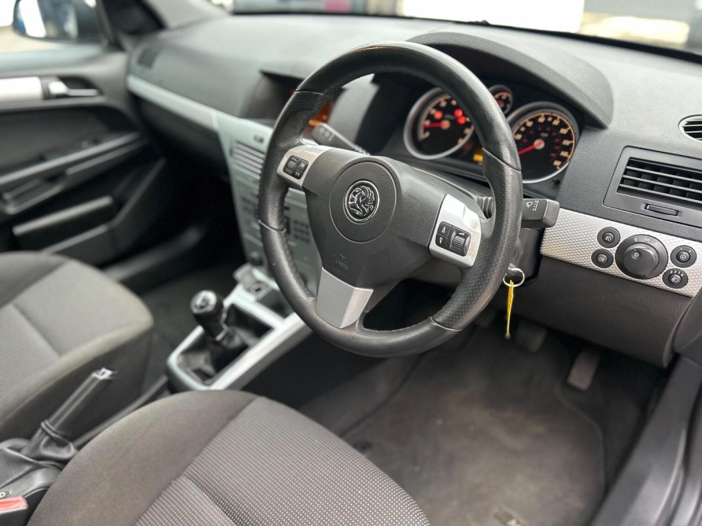 VAUXHALL ASTRA