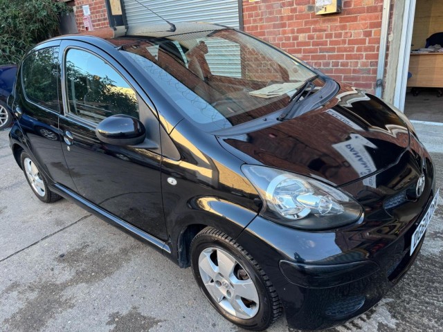 TOYOTA AYGO 1.0 VVT-i Black MultiMode Euro 4 5dr (AC)