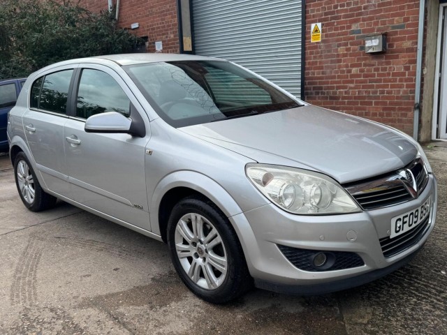 VAUXHALL ASTRA 1.6i 16v Design Easytronic 5dr