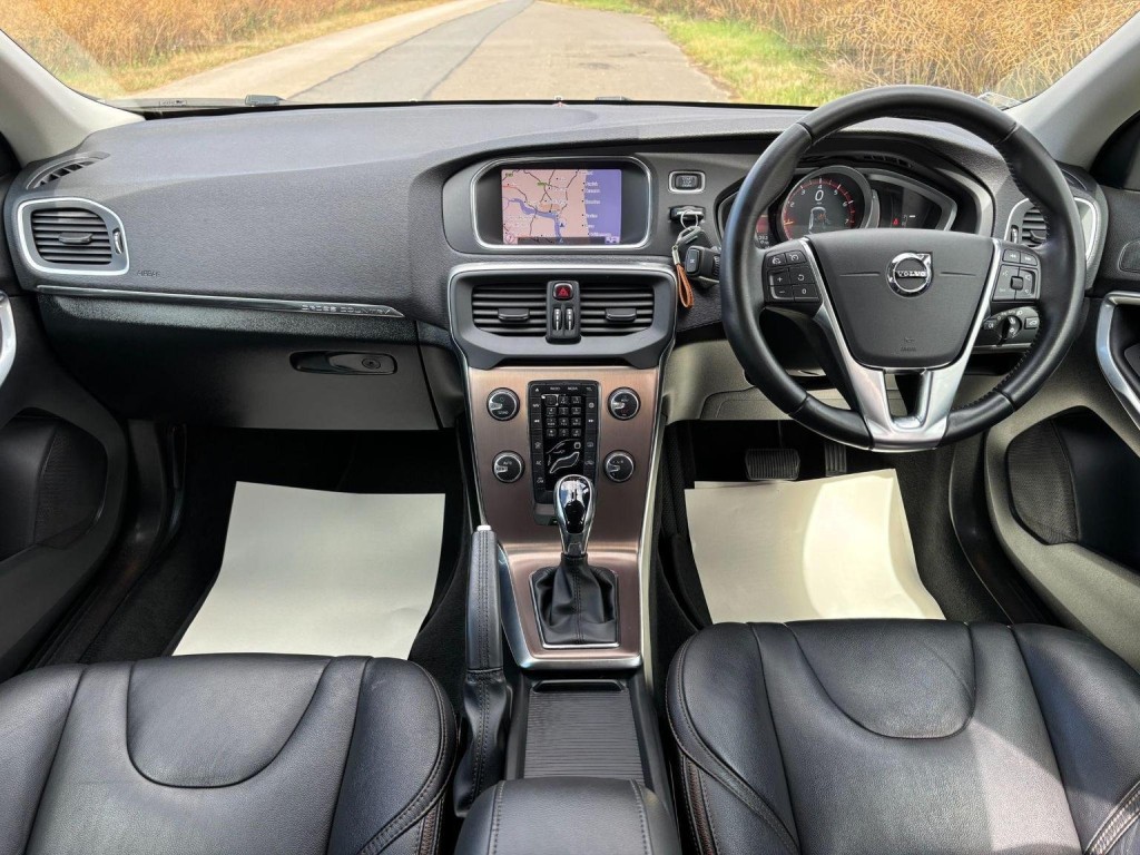 VOLVO V40 CROSS COUNTRY