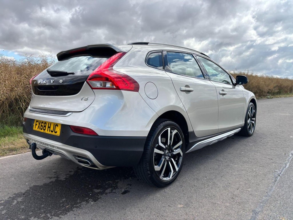 VOLVO V40 CROSS COUNTRY