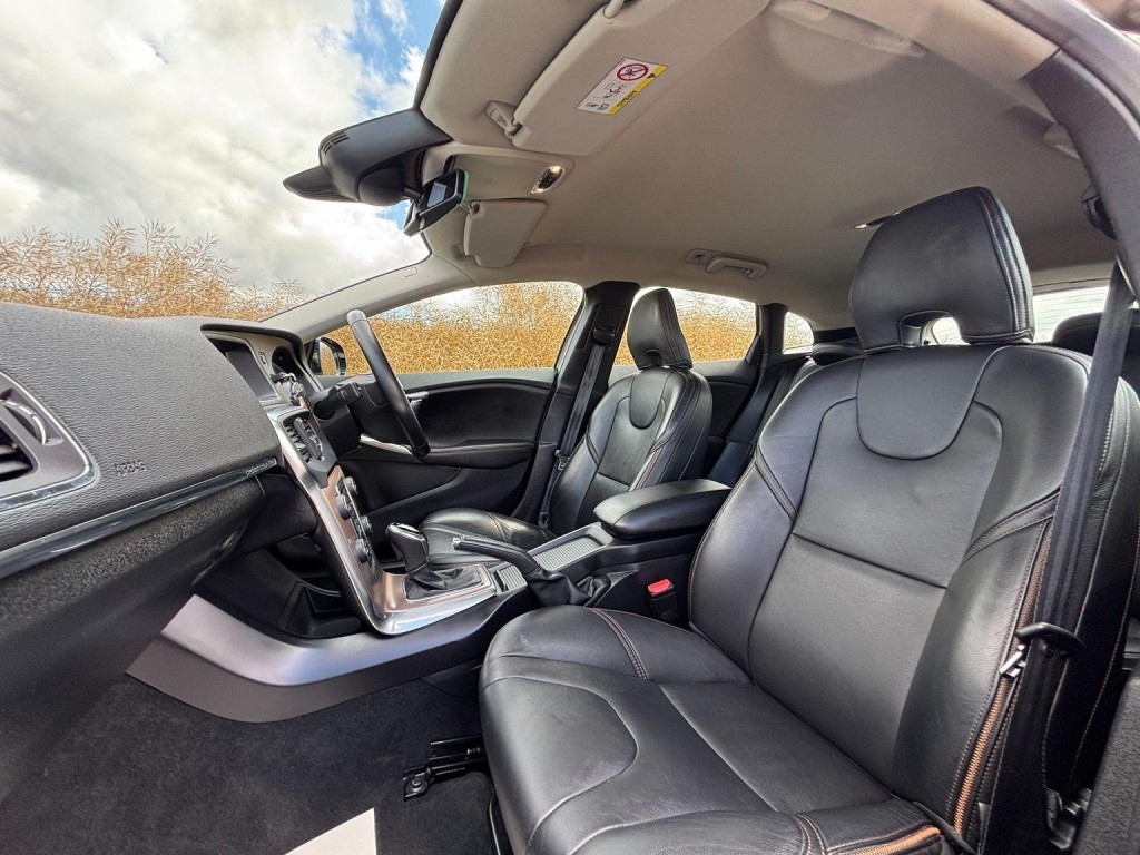 VOLVO V40 CROSS COUNTRY