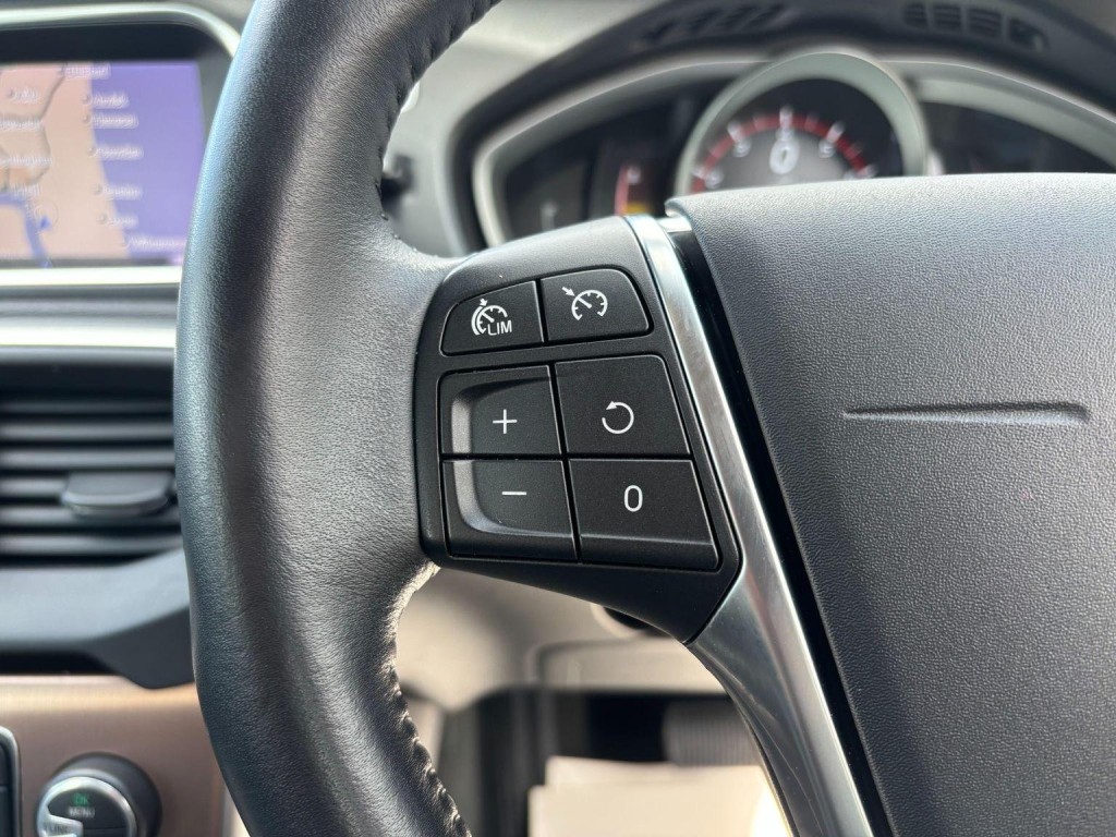 VOLVO V40 CROSS COUNTRY