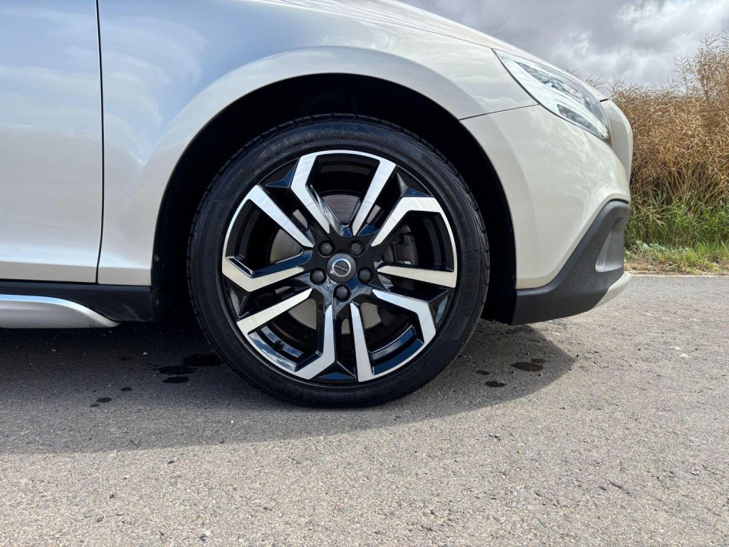 VOLVO V40 CROSS COUNTRY