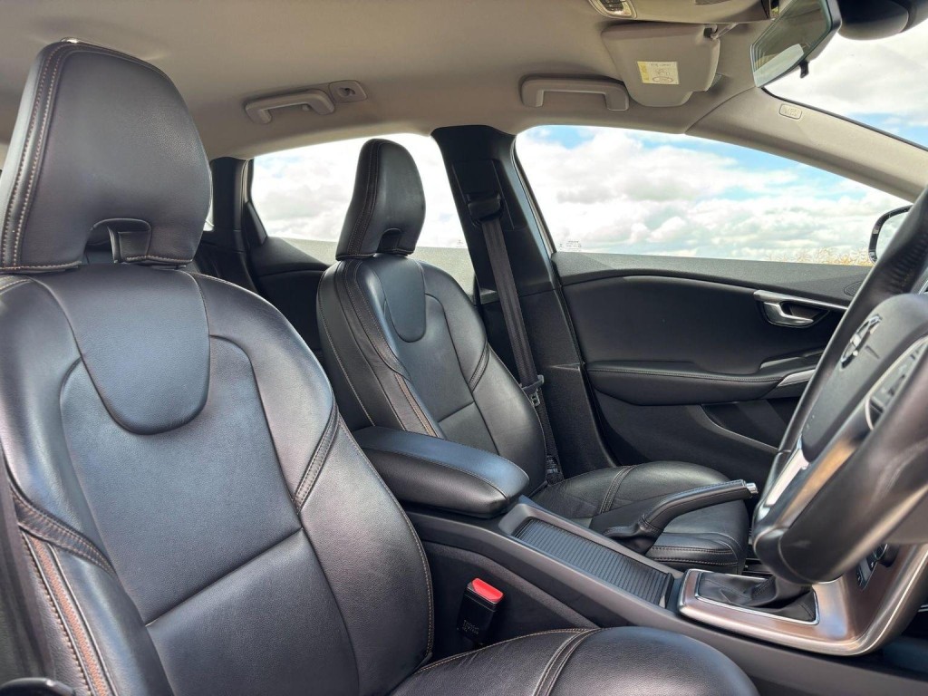 VOLVO V40 CROSS COUNTRY