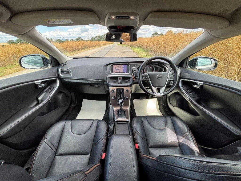 VOLVO V40 CROSS COUNTRY