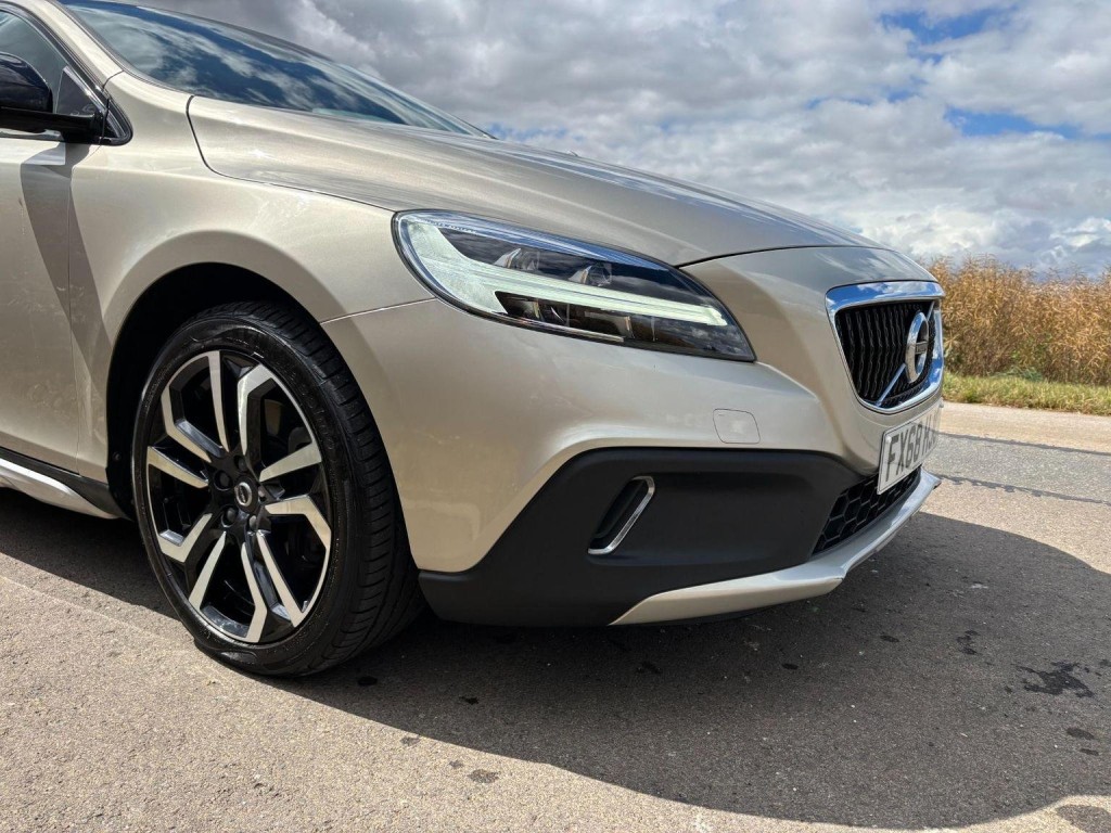VOLVO V40 CROSS COUNTRY