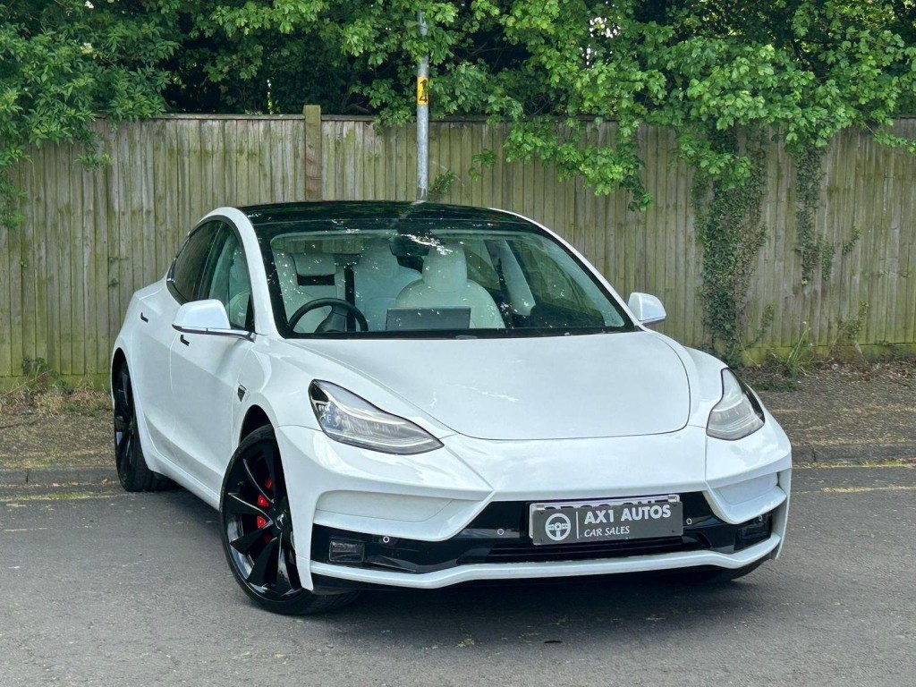 TESLA MODEL 3