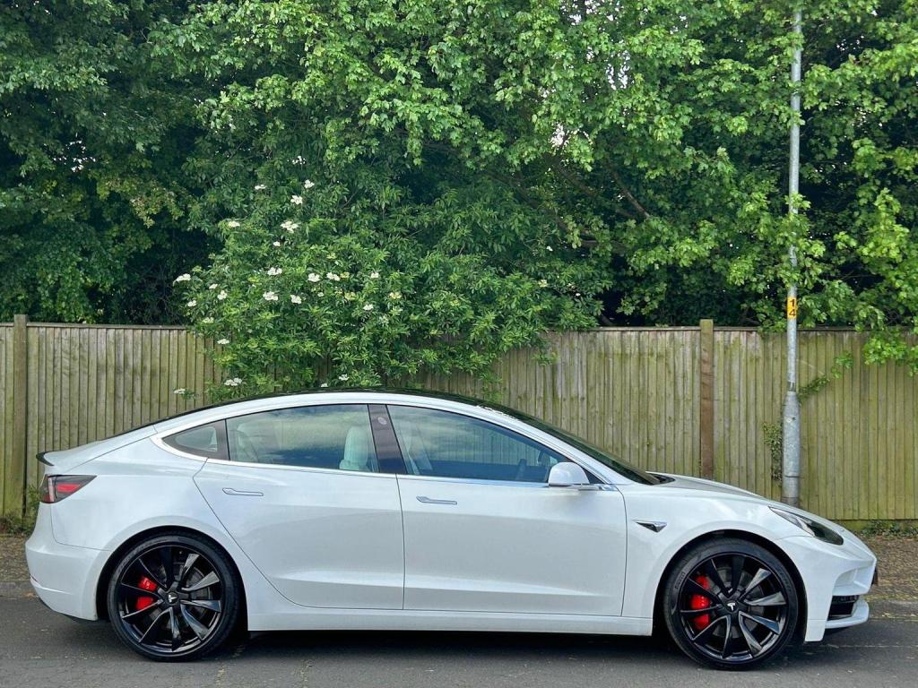 TESLA MODEL 3