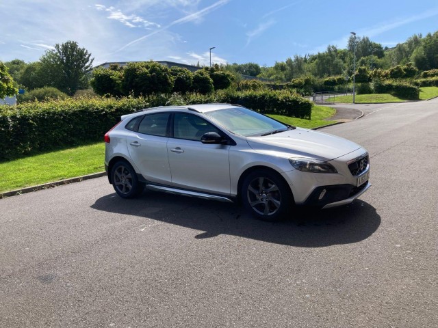 VOLVO V40 CROSS COUNTRY 2.0 D4 Lux Nav