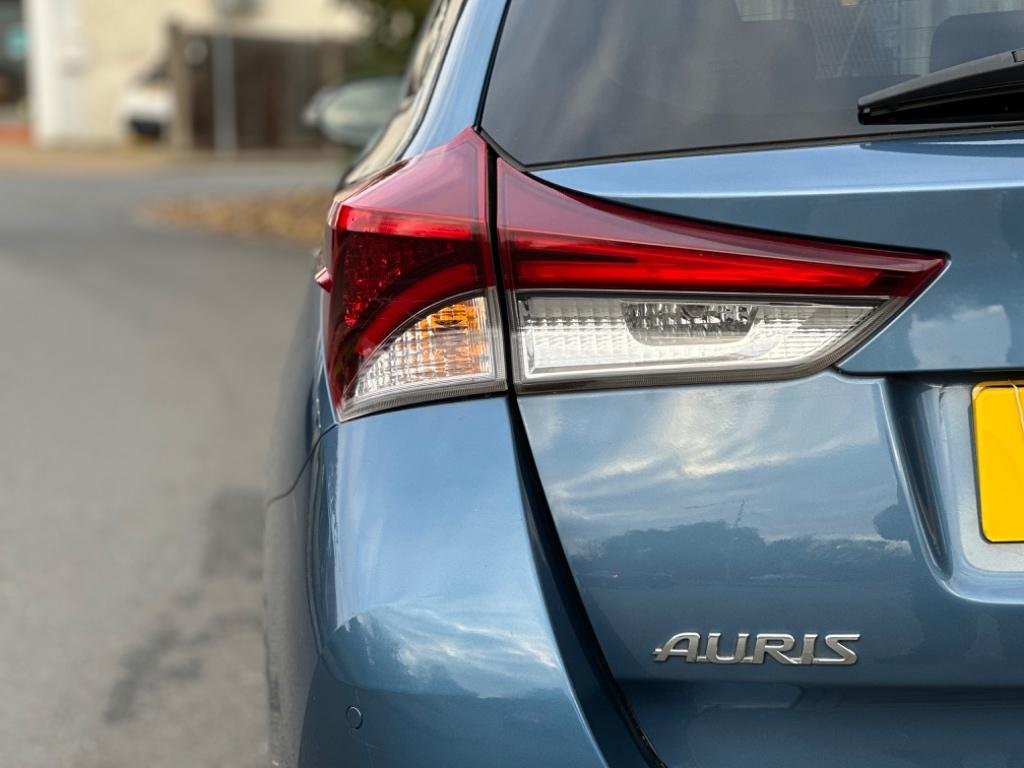 TOYOTA AURIS