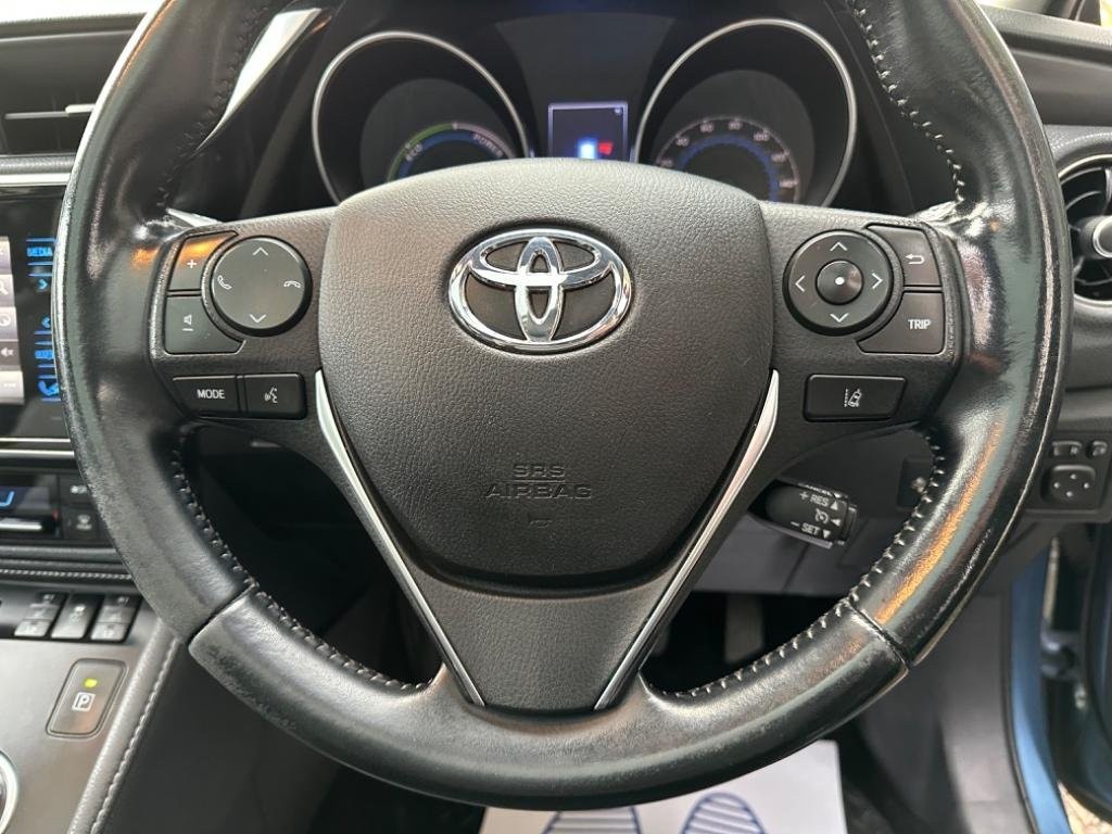 TOYOTA AURIS