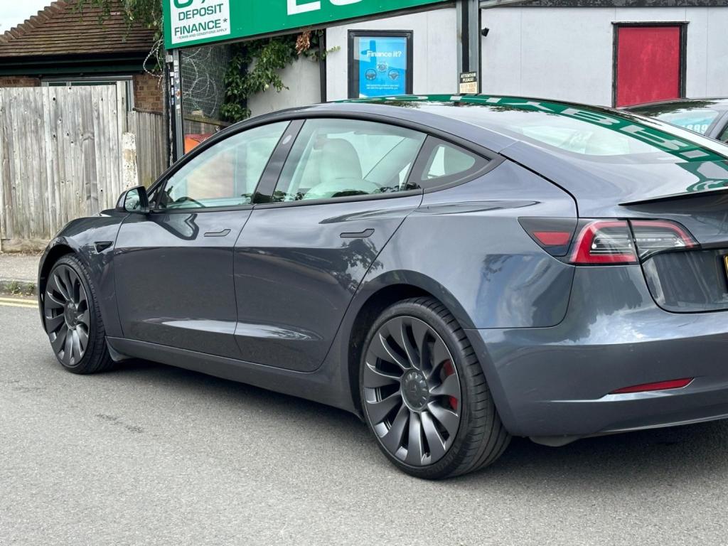 TESLA MODEL 3