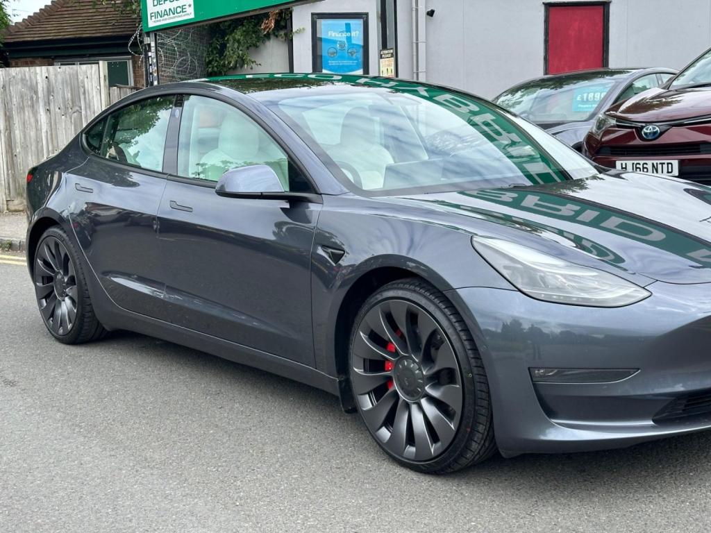 TESLA MODEL 3