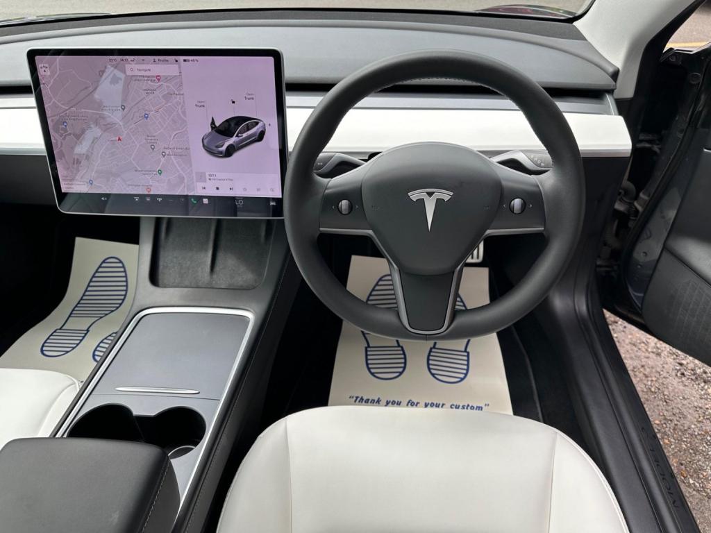 TESLA MODEL 3
