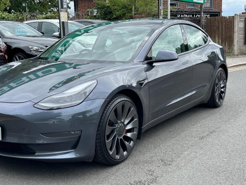 TESLA MODEL 3
