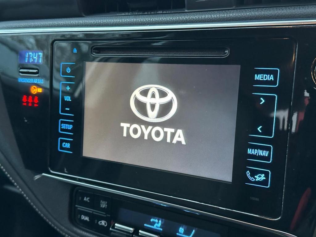 TOYOTA AURIS