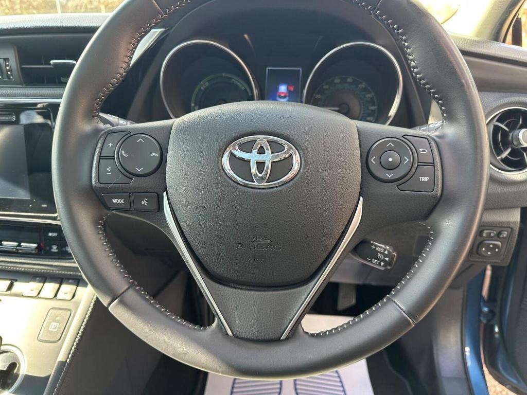 TOYOTA AURIS