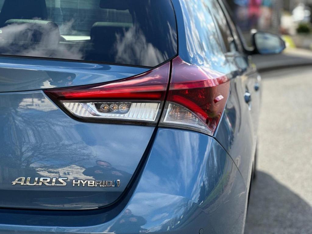 TOYOTA AURIS