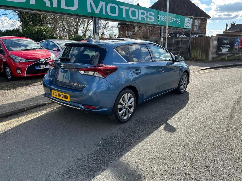 TOYOTA AURIS
