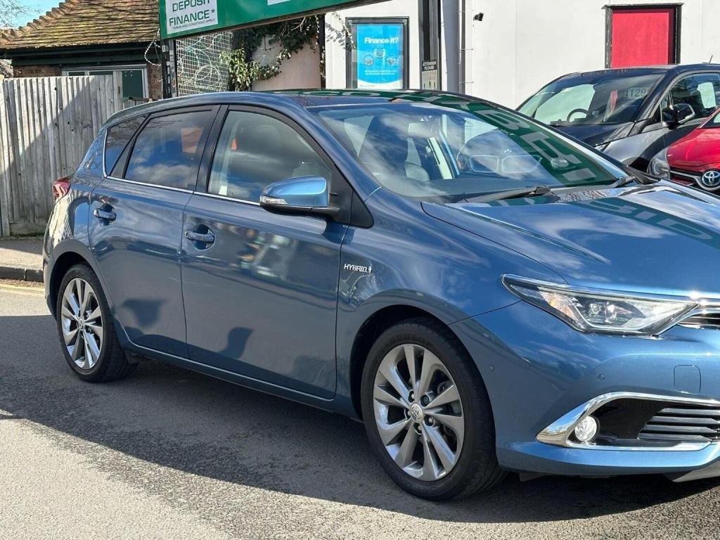 TOYOTA AURIS