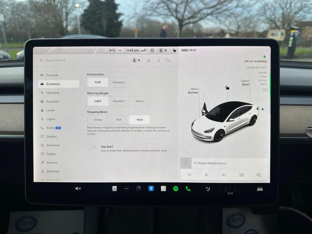 TESLA MODEL 3