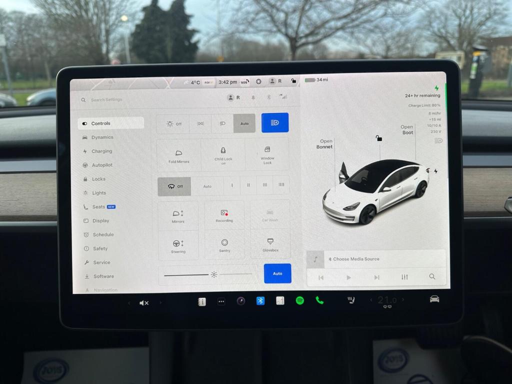TESLA MODEL 3