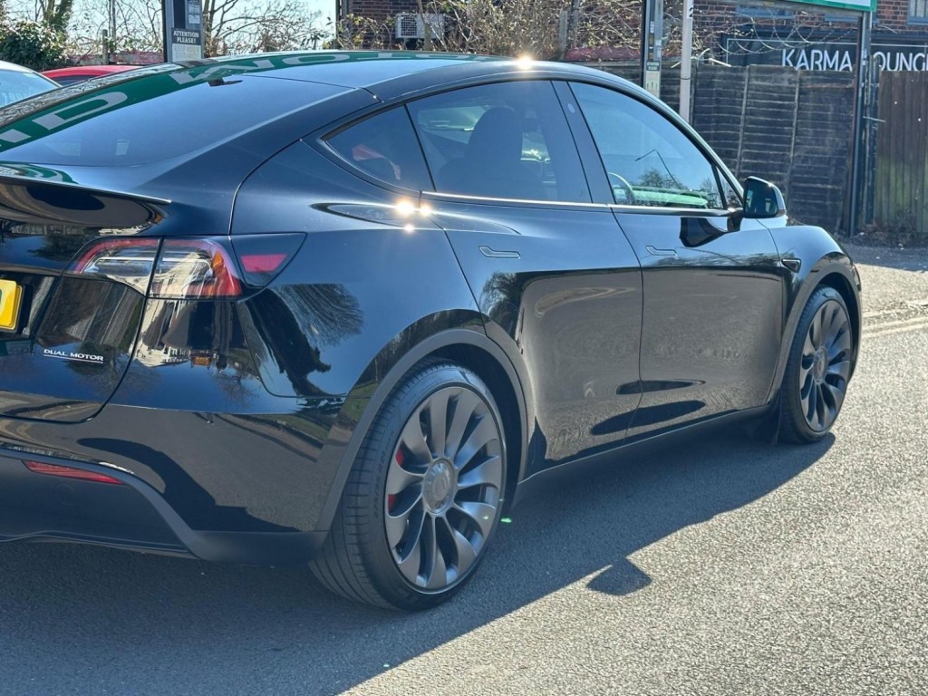 TESLA MODEL Y
