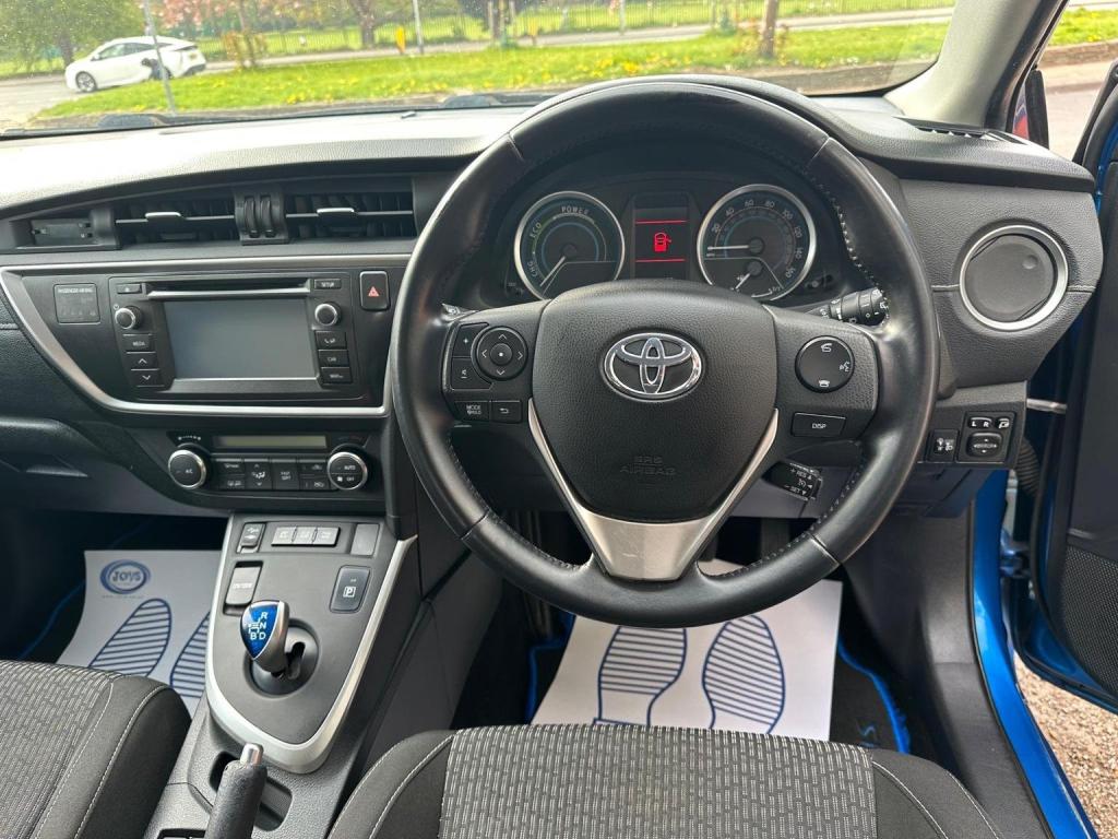 TOYOTA AURIS
