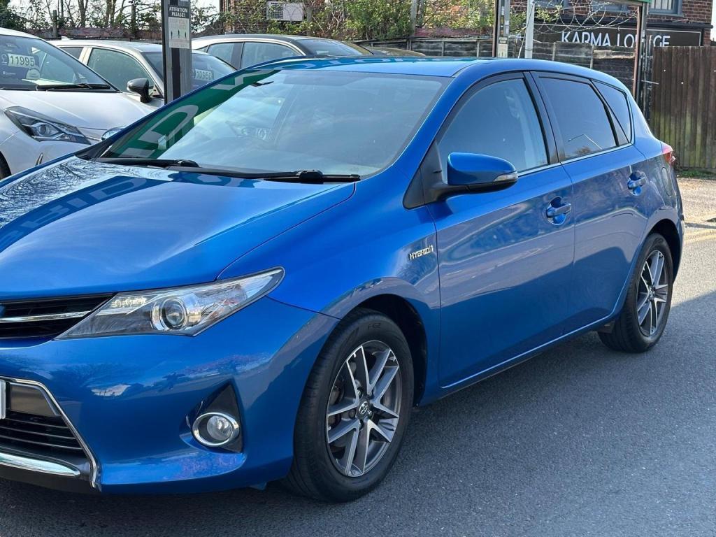 TOYOTA AURIS