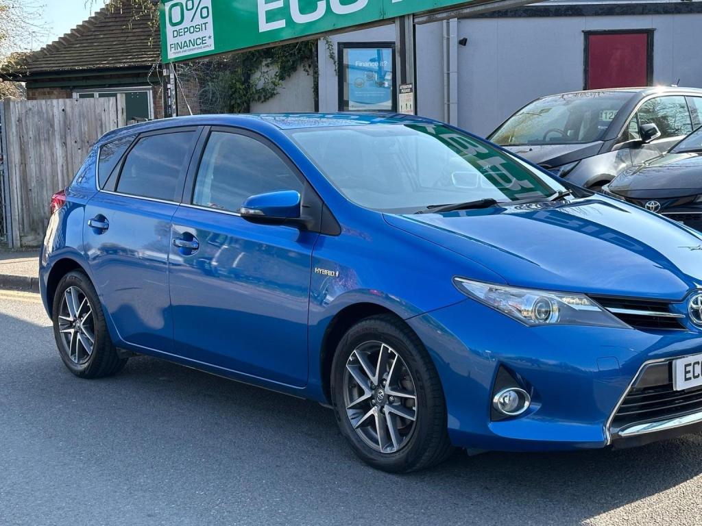 TOYOTA AURIS