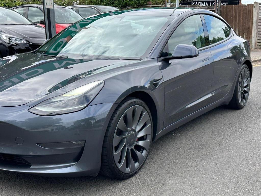 TESLA MODEL 3