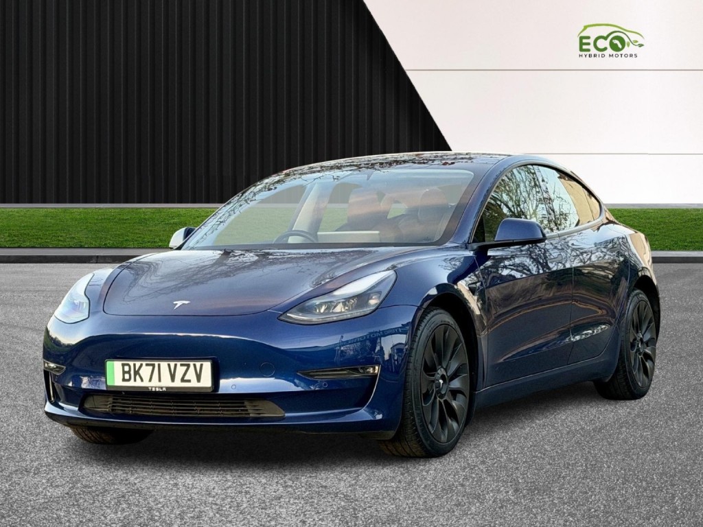 TESLA MODEL 3