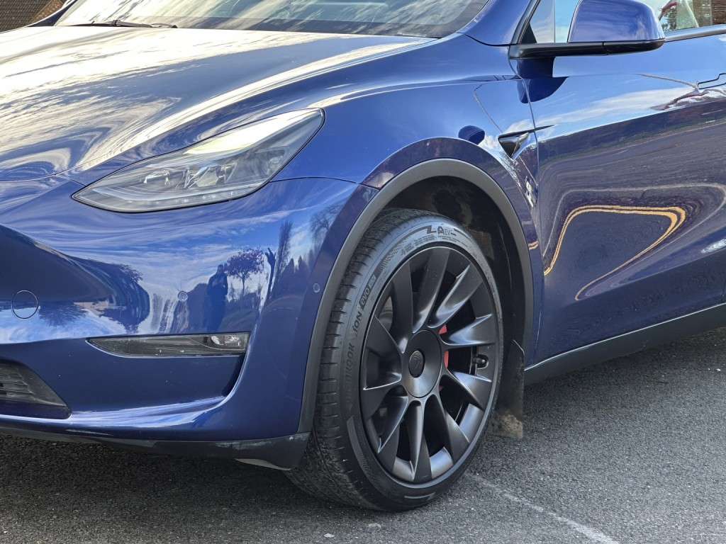 TESLA MODEL Y