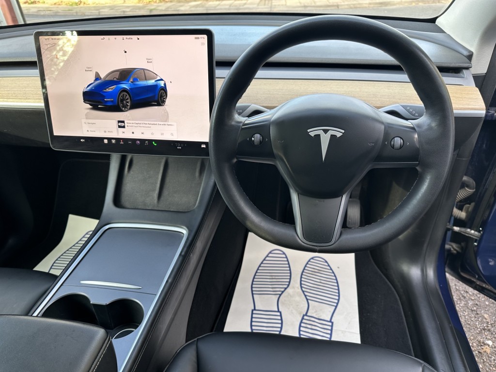 TESLA MODEL Y