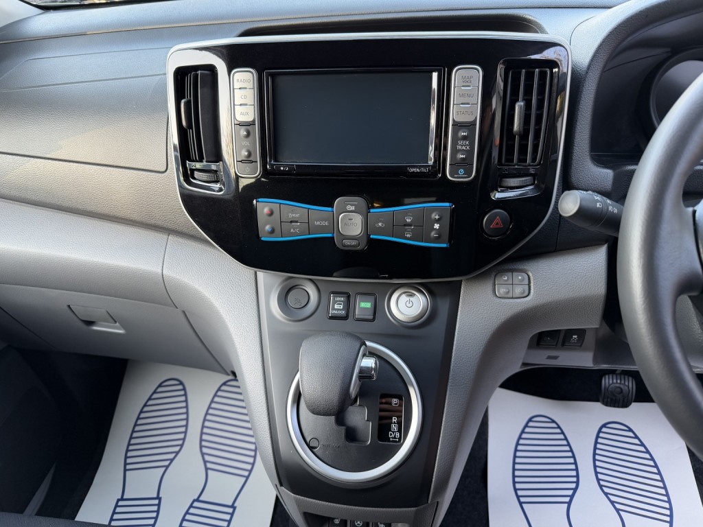 NISSAN ENV200 EVALIA