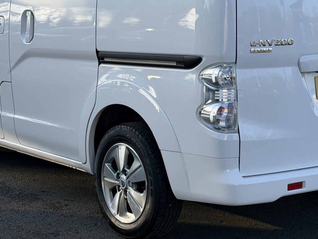 NISSAN ENV200 EVALIA