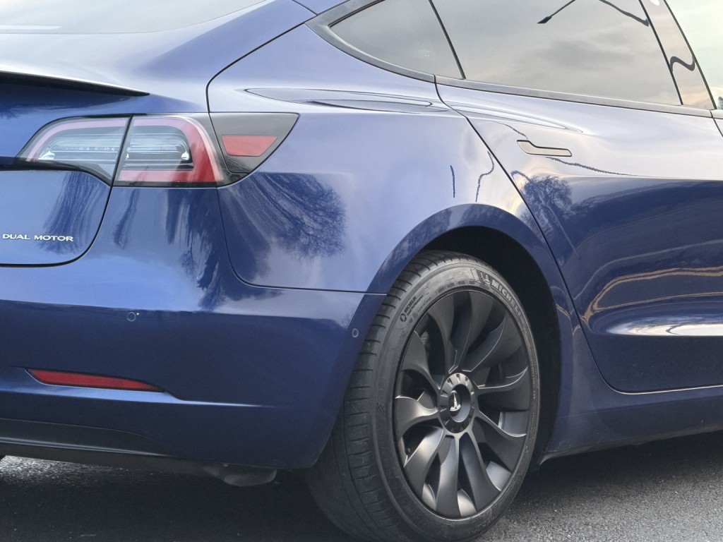 TESLA MODEL 3